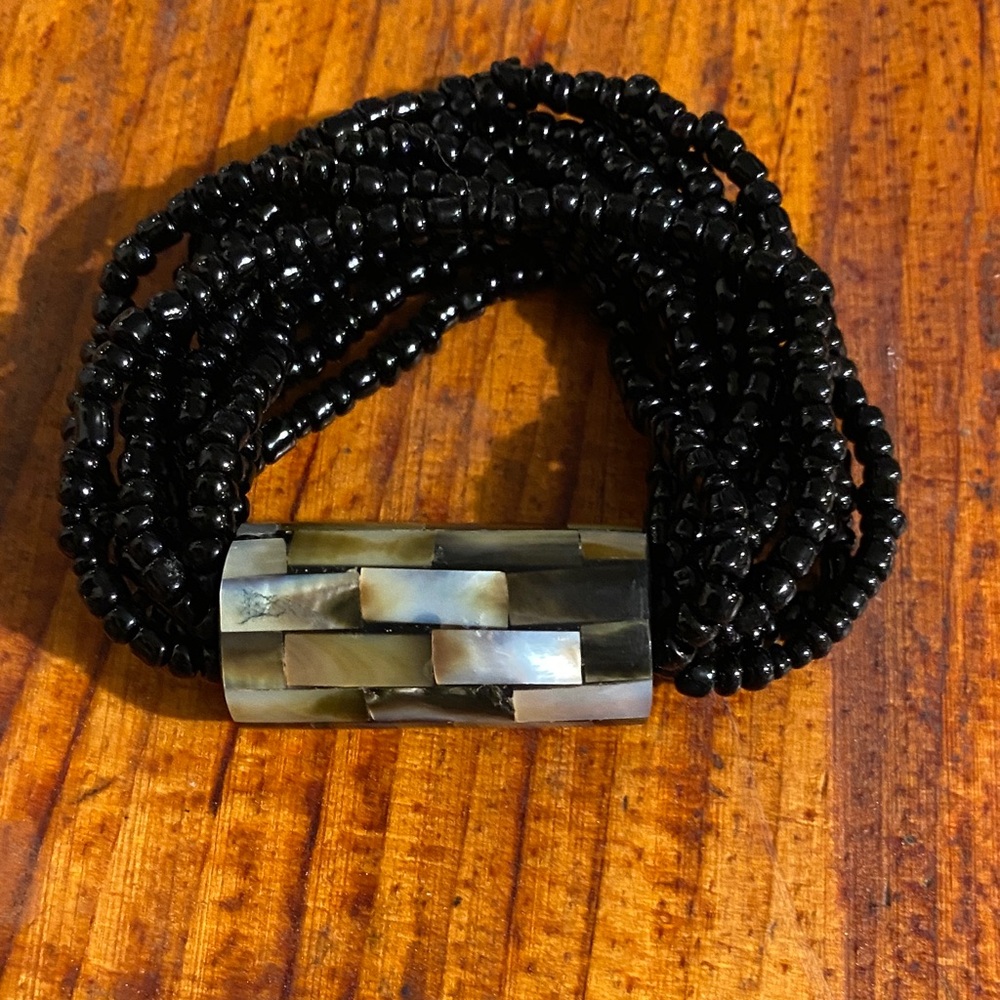 Elegant Black Beaded Bracelet with Shell Accent